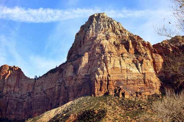 Wieża z pierwszego tłoczenia zion canyon national park utah — Zdjęcie stockowe