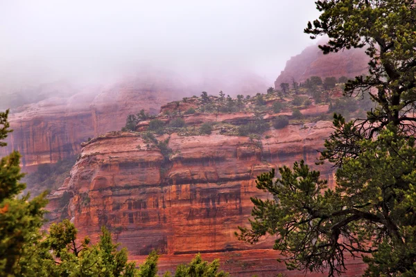 Boynton red rock canyon déšť mraky sedona arizona — Stock fotografie