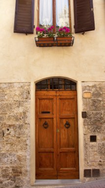 eski kapı windows ortaçağ şehir san gimignano Toskana İtalya