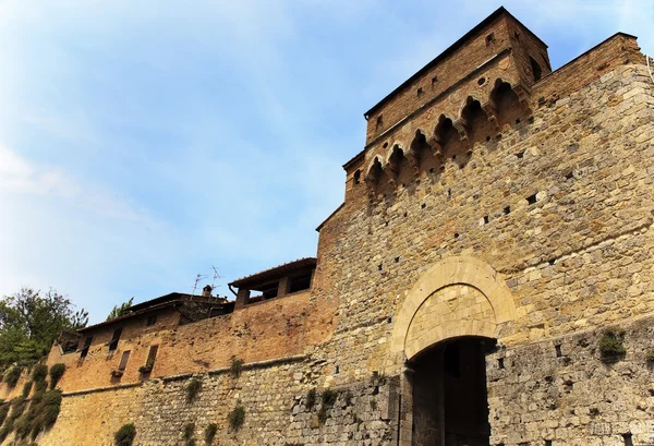 Antik taş kapı kemer ortaçağdan kalma şehir kale san gimignano tusca — Stok fotoğraf
