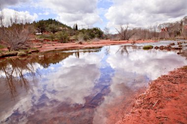 Oak creek downstream yansıma sedona arizona