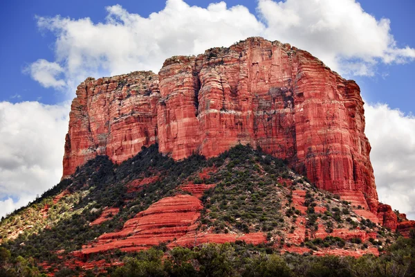 Dvůr domu butte oranžová červená rock canyon sedona arizona — Stock fotografie