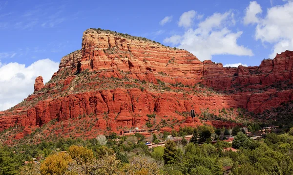 Vörös szikla kanyon kápolna, a Szent Kereszt arizonai sedona — Stock Fotó
