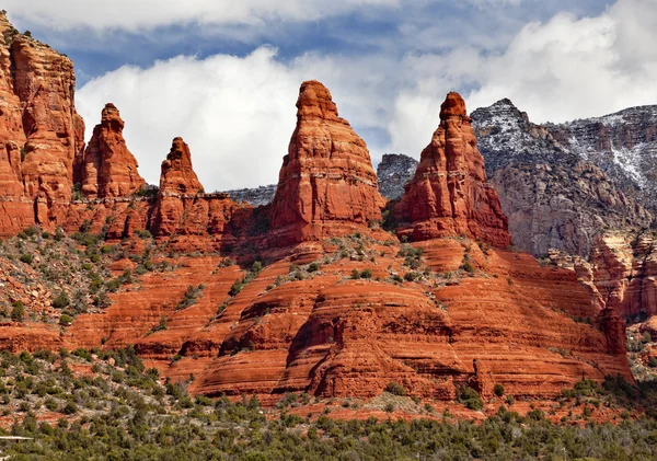 Madonna en nonnen oranje rood rots canyon sedona arizona — Stockfoto