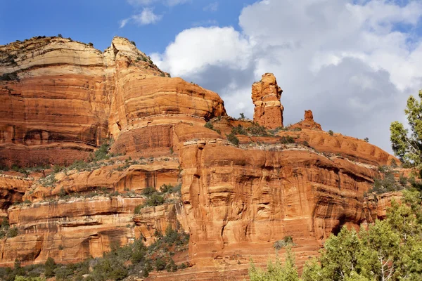 云蓝天空结束 boynton 红色岩石峡谷多纳亚利桑那州 — 图库照片