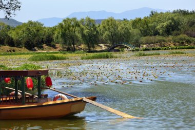 Kırmızı Fener göl yuanming yuan Bahçe eski yaz Sarayı w tekne