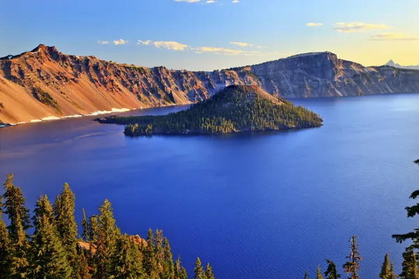 火山口湖反射蓝色湖早上俄勒冈州 — 图库照片