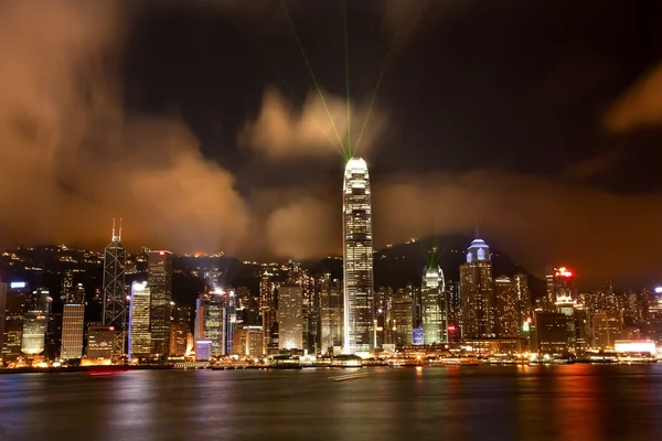 九龍から夜ライトショーで香港ハーバー — ストック写真