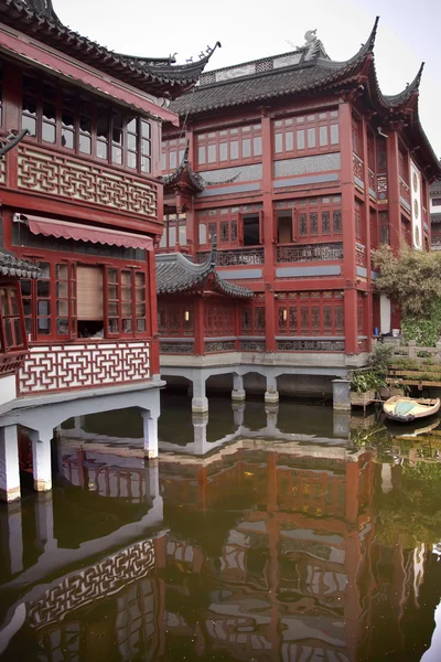 Antiguos edificios de Shanghái Yuyuan jardín reflexiones China —  Fotos de Stock