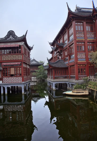 Edifícios antigos de Xangai Yuyuan Garden Reflexões China — Fotografia de Stock