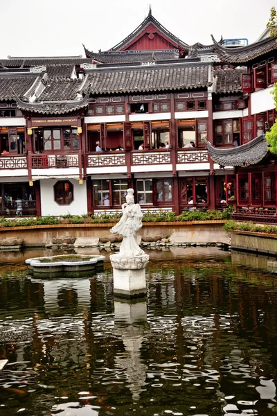 Shanghai yuyuan garden med reflektioner Kina — Stockfoto