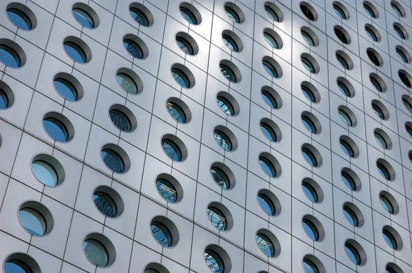 Janelas circulares de um edifício de escritórios — Fotografia de Stock