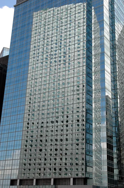 Reflexão edifício escritório — Fotografia de Stock