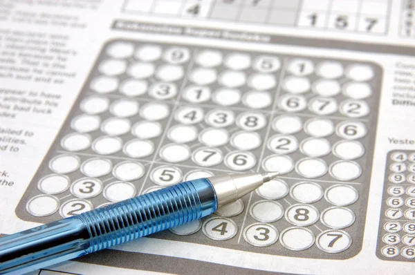 Sudoku Bulmaca ve kalem — Stok fotoğraf