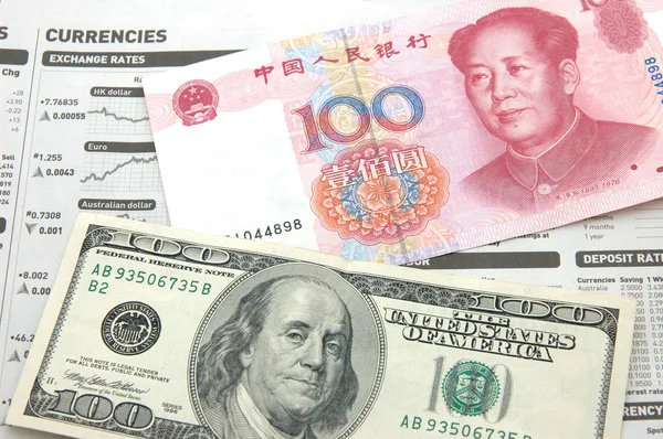 Oss dollar vs renminbi — Stockfoto