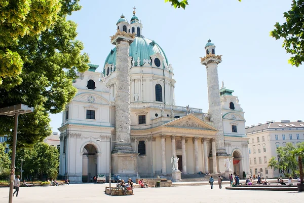 The Karlskirche (St. Charles 's Church), Вена — стоковое фото