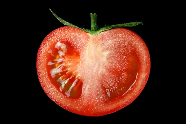Die rote Tomate schneiden half-and-half. — Stockfoto