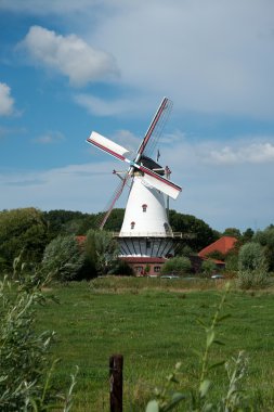 Hollanda Yeldeğirmeni