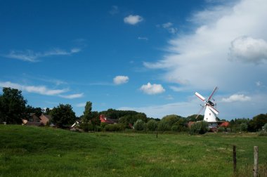 Hollanda Yeldeğirmeni