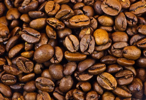 Braune Kaffeebohnen als Hintergrund und Textur — Stockfoto