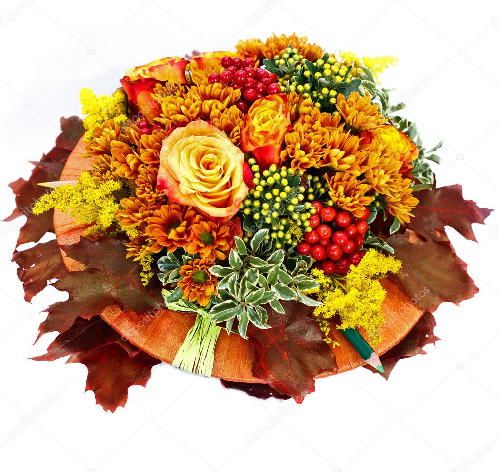 Composizione di fiori autunnali su sfondo bianco — foto stock ... Composizioni di fiori autunnali