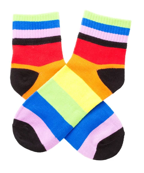 Chaussettes rayées multicolores pour enfants isolées — Photo