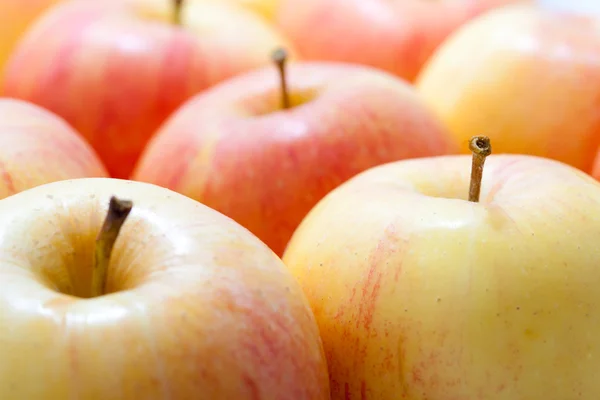 Äpplen färska naturliga bakgrund — Stockfoto