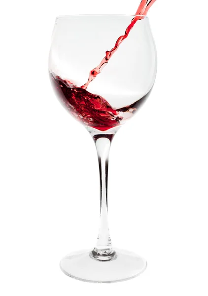 赤ワインをワイングラスに注ぎ — ストック写真