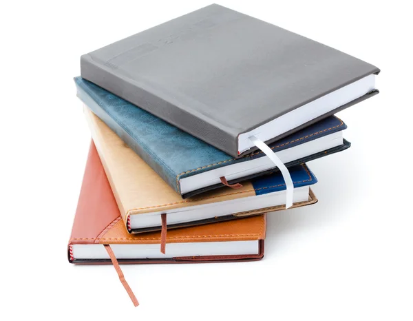Högen av datebooks isolerad på vit — Stockfoto