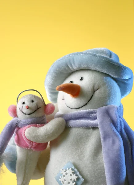 Onun bebeği ile kardan adam — Stok fotoğraf