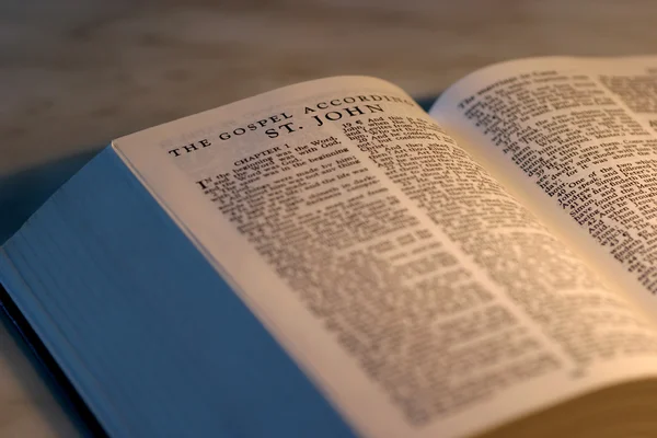 The one page of open Bible — Stock Photo, Image