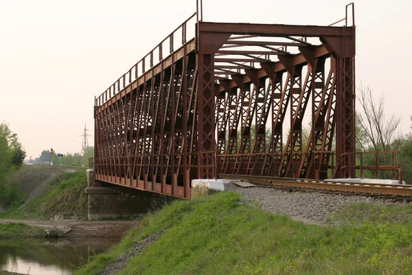 güçlü metal Köprüsü