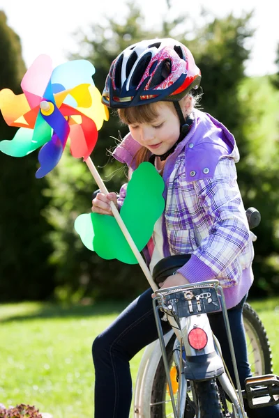 Cykling flicka — Stockfoto
