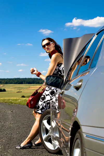 Mujer autostop-senderismo — Foto de Stock