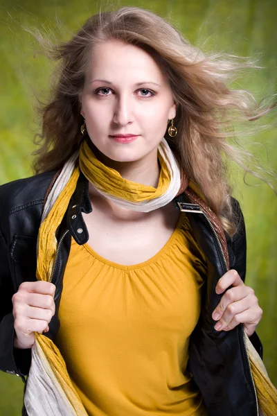 Retrato de una joven — Foto de Stock