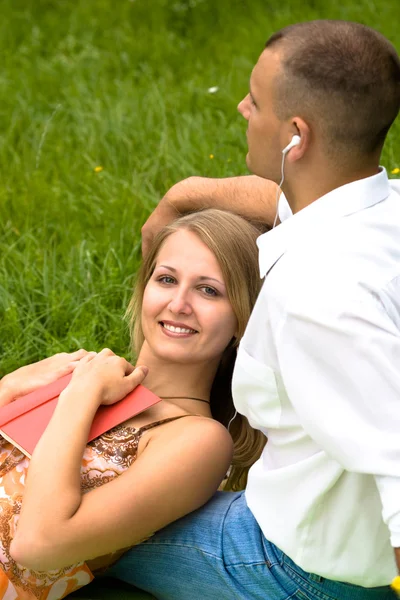 Young couple relaxing — Stock Photo, Image