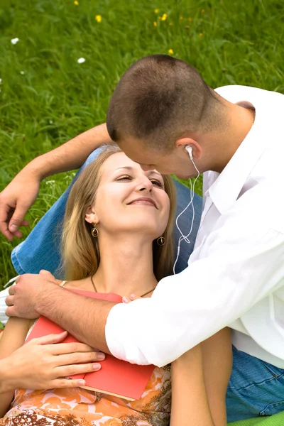 Young couple relaxing — Stock Photo, Image