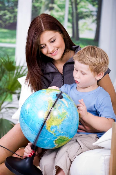 Learning about Earth — Stock Photo, Image