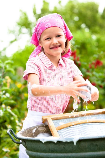 Mycie dziewczynapszenica z bliska — Zdjęcie stockowe