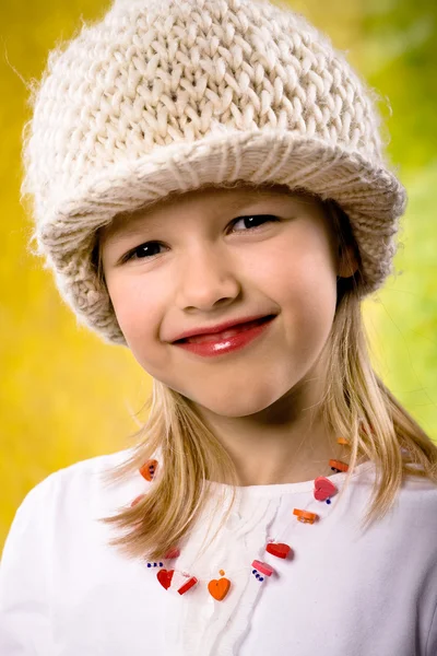 Портрет молодой девушки — стоковое фото