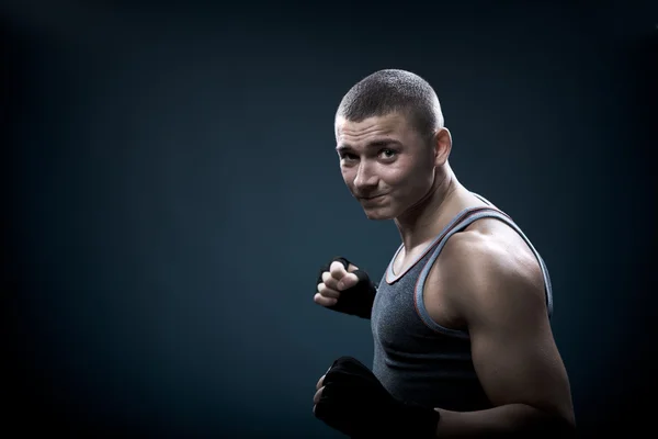 Porträt eines jungen Boxers — Stockfoto