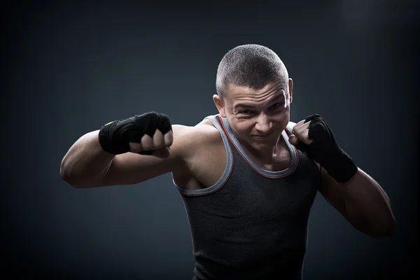 Портрет молодого боксера — стокове фото