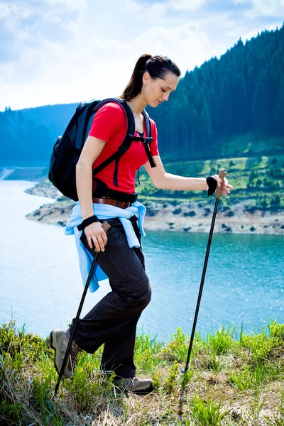ハイキングの女性 — ストック写真