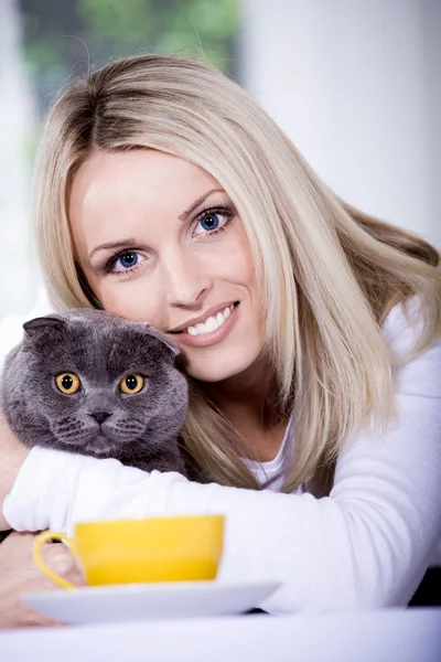 Žena a kočka — Stock fotografie