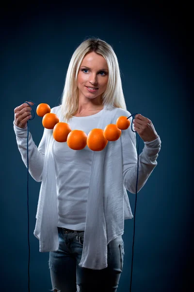 Portrait of a young woman with oranges — Stock Photo, Image