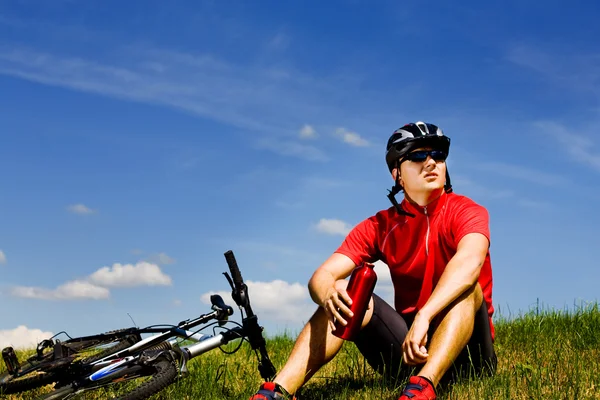 자전거를 타는 남자 — 스톡 사진