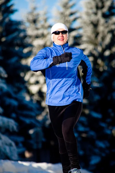 Winter joggen — Stockfoto