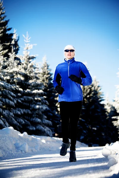 Winter joggen — Stockfoto