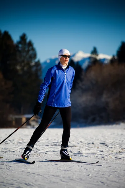 在阿尔卑斯山滑雪 — 图库照片