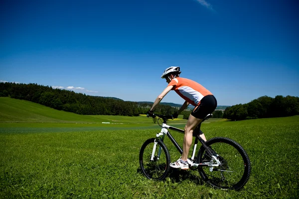 Cykling kvinna — Stockfoto